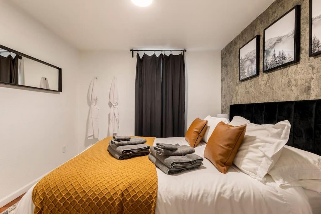 Adorable 2-Bedroom Modern Basement DEN Exteriér fotografie